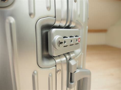 fake rimowa vs real